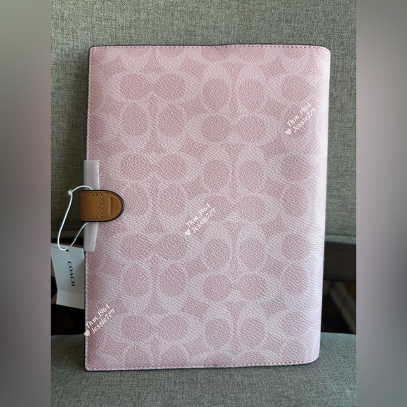 NWT！2PCS COACH NOTEBOOK IN SIGNATURE（CEA49）POWDER PINK with pink bow charm - Picture 2 of 6